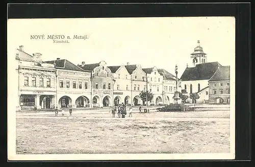 AK Nové Mesto n. Metují, Grosser Marktplatz mit Denkmal