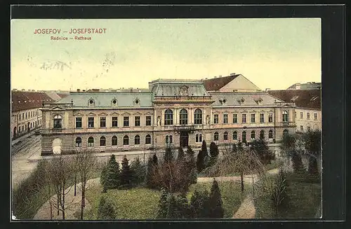 AK Josefstadt / Josefov / Jaromer, Rathaus mit Park