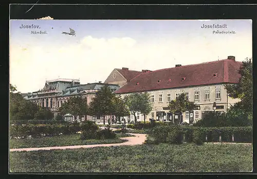 AK Josefstadt / Josefov / Jaromer, Paradeplatz mit Parkanlage