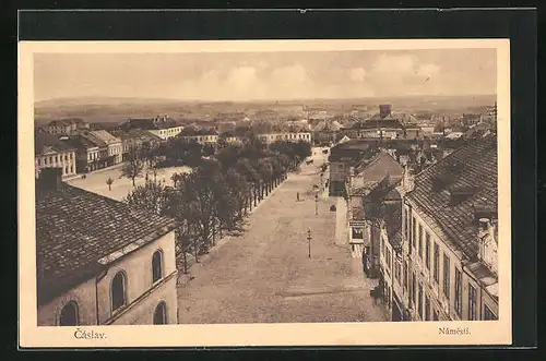 AK Tschaslau / Caslav, Grosser Marktplatz mit Geschäften