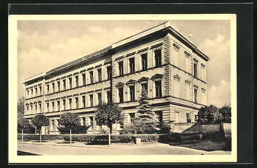 AK Uhlirske Janovice, Grosses Gebäude mit Garten