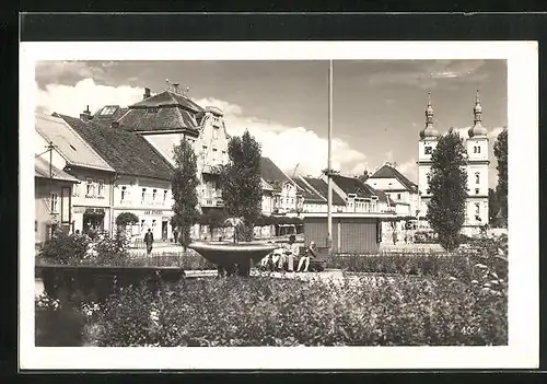 AK Bresnitz, Kirchplatz mit Springbrunnen