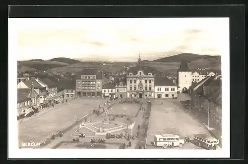 AK Beraun / Beroun, Marktplatz mit Rathaus