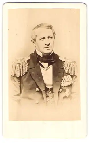 Fotografie unbekannter Fotograf und Ort, Portrait Admiral Prinz Adalbert von Preussen in Uniform mit Ordenspange