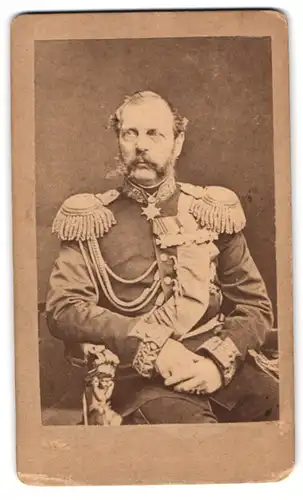 Fotografie unbekannter Fotograf und Ort, Portrait Alxeander II. Nikolajewitsch, Kaiser von Russland mit Ordenspange