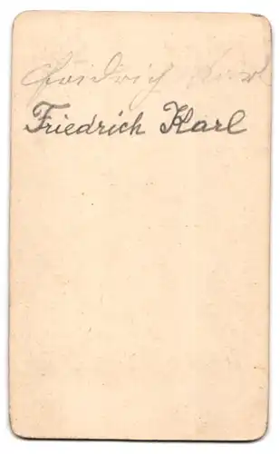 Fotografie unbekannter Fotograf und Ort, Portrait Friedrich Karl von Preussen in Uniform mit Ordenspange