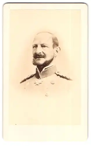 Fotografie unbekannter Fotograf und Ort, Portrait Albrecht Prinz von Sachsen in Uniform mit Orden