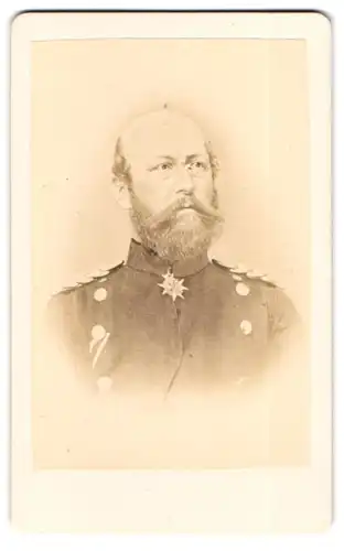 Fotografie unbekannter Fotograf und Ort, Portrait Friedrich Franz II., Grossherzog von Mecklenburg-Schwerin in Uniform