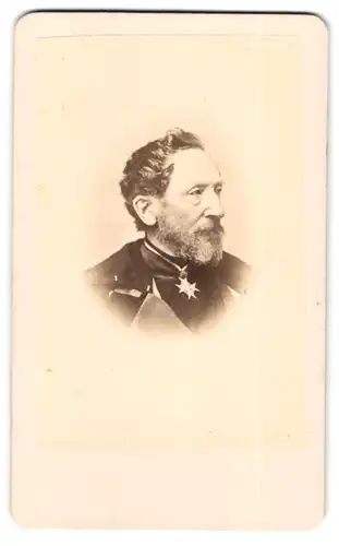 Fotografie unbekannter Fotograf und Ort, Portrait von Blumenthal, Generallieutnant mit Orden in Uniform