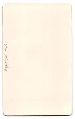 Fotografie unbekannter Fotograf und Ort, Portrait Helmuth von Moltke in Uniform mit Orden