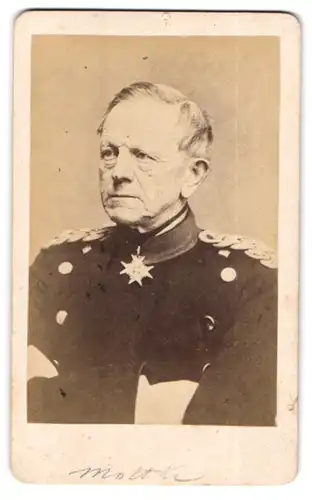 Fotografie unbekannter Fotograf und Ort, Portrait Helmuth von Moltke in Uniform