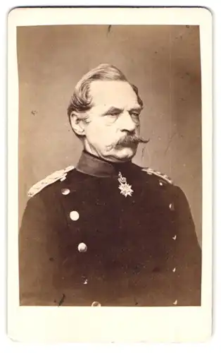 Fotografie unbekannter Fotograf und Ort, Portrait Albrecht von Roon, General der Infanterie