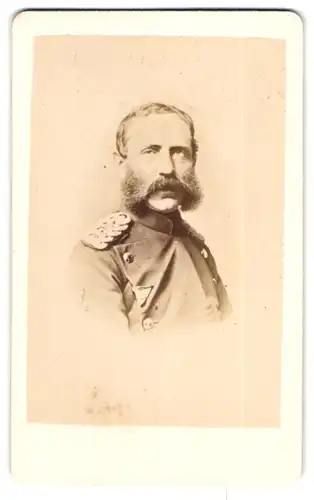 Fotografie unbekannter Fotograf und Ort, Portrait Kronprinz Albert von Sachsen in Uniform