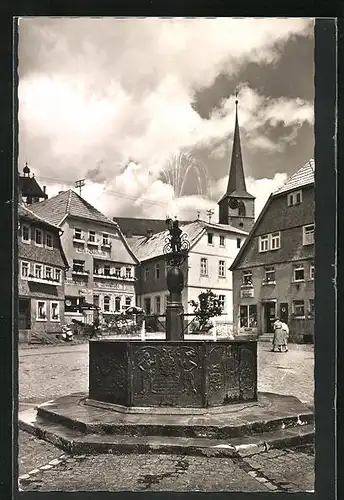 AK Bischofsheim /Rhön, Marktplatz mit Brunnen
