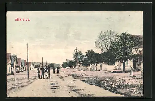 AK Milowitz / Milovice, Strassenpartie mit Soldaten