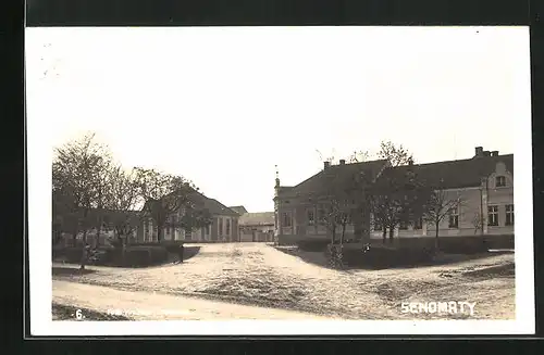 AK Senomaty, Strassenkreuzung im Frühjahr