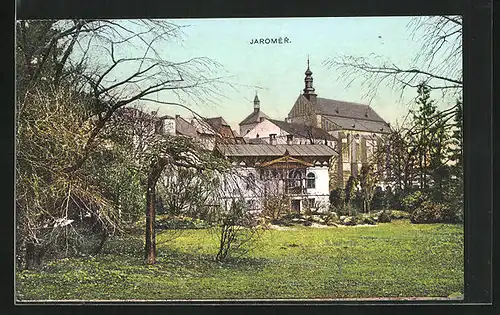 AK Josefstadt / Josefov / Jaromer, Haus mit Garten, Kirche im Hintergrund