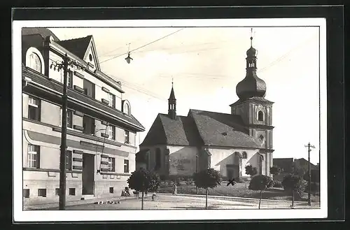 AK Josefstadt / Josefov / Jaromer, Kostel, Strasse an der Kirche