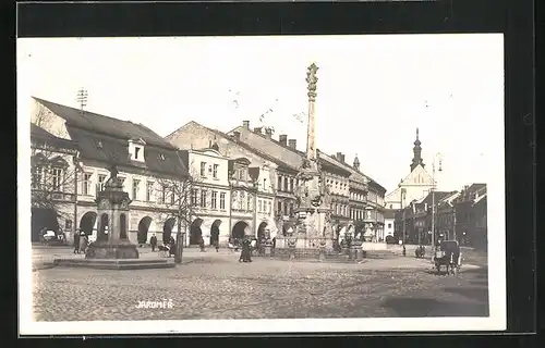 AK Josefstadt / Josefov / Jaromer, Dreifaltigkeitssäule auf dem Hauptplatz