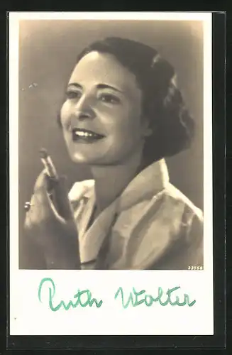 AK Schauspielerin Ruth Wolter mit Locken, Autograph