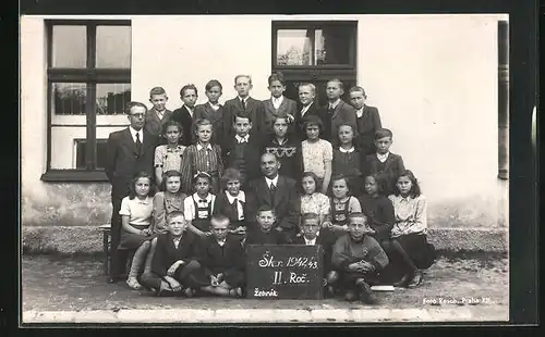 AK Zebrak, Skr. 1942 /43 II. Roc, Klassenfoto mit Lehrern