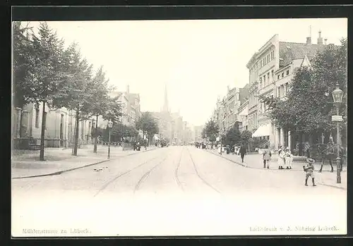 AK Lübeck, Mühlenstrasse mit Passanten