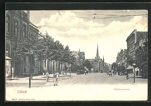 AK Lübeck, Mühlenstrasse mit Passanten