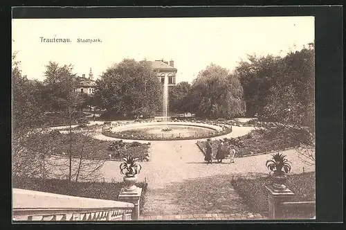 AK Trautenau / Trutnov, im Stadtpark