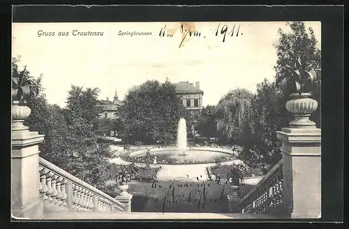 AK Trautenau / Trutnov, Blick auf den Springbrunnen