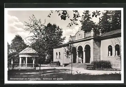 AK Alexandersbad / Fichtelgebirge, Badehaus mit Quelle