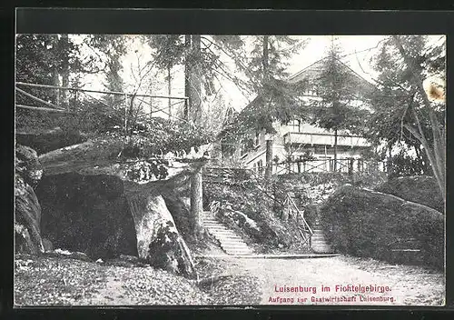 AK Wunsiedel / Fichtelgebirge, Aufgang zum Gasthaus Luisenburg