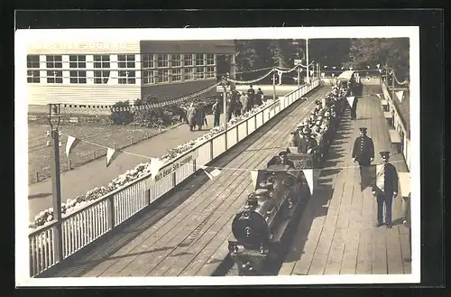 AK Düsseldorf, Grosse Ausstellung 1926, Die Liliputbahn im Bahnhof Haupttor