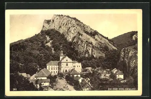 AK Sv. Jan pod Skalou, Ortsansicht mit Bergmassiv