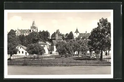 AK Zruc nad Sázavou, Ortspartie mit Platz und Kirche