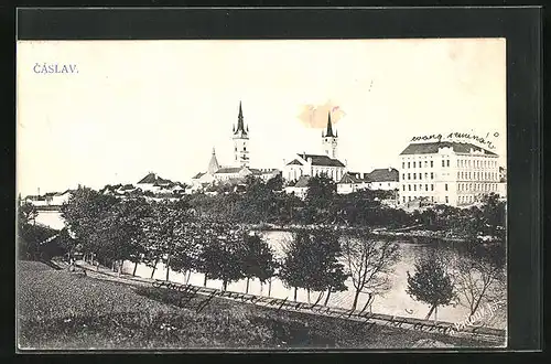 AK Tschaslau / Caslav, Panorama mit Kirchen