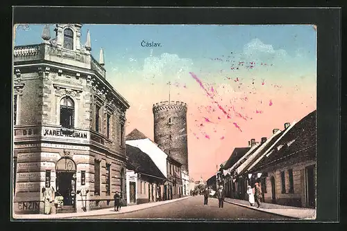 AK Tschaslau / Caslav, Strassenpartie mit Turm