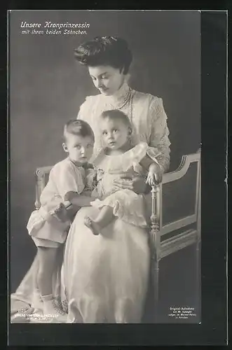 AK Kronprinzessin Cecilie mit ihren beiden Söhnen