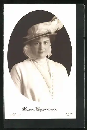 AK Kronprinzessin Cecilie mit Hut und Perlenkette