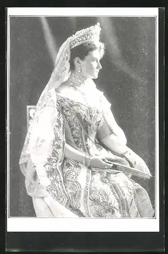 AK Alexandra von Russland mit Korne und prachtvollem Kleid