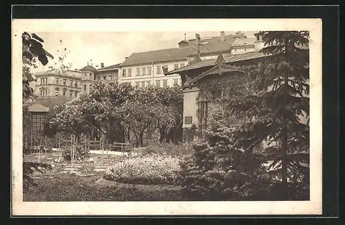 AK Josefstadt / Josefov / Jaromer, Haus mit Garten am Hotel Julis