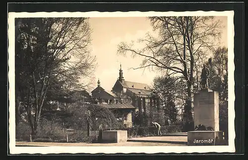 AK Josefstadt / Josefov / Jaromer, Partie im Park gegen die Kirche