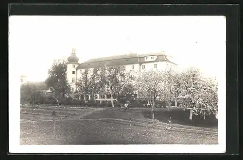 AK Bukovany, Blick zum Schloss