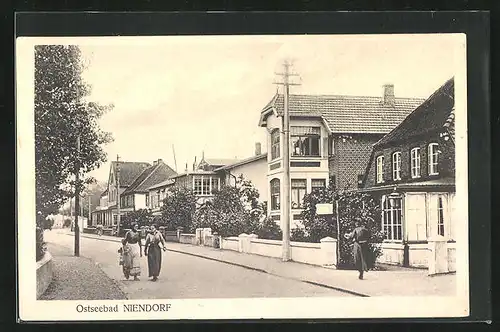 AK Niendorf, Strassenpartie im Ostseebad