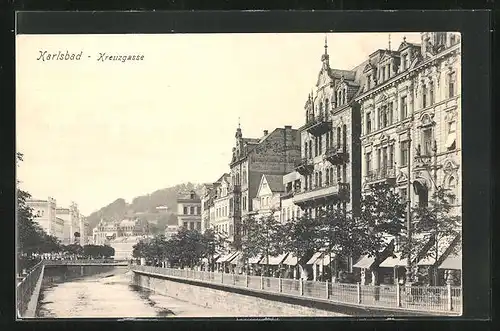 AK Karlsbad, Strasse Kreuzgasse mit Brücke