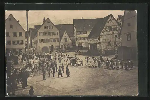 Foto-AK Rohrdorf /Schwarzwald, Hochzeitsgesellschaft, Strasse Obere Gasse ca. 1916