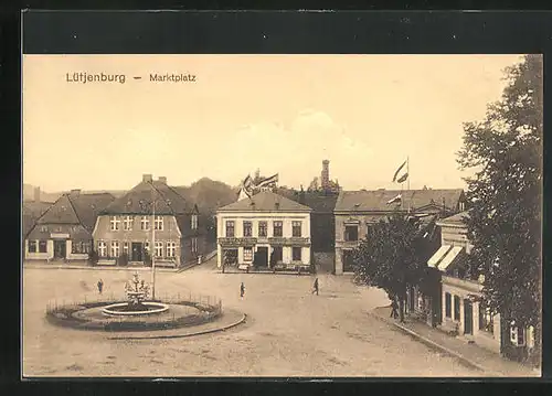 AK Lütjenburg, Marktplatz mit Brunnen