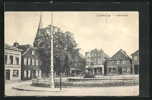 AK Lütjenburg, Marktplatz mit Brunnen