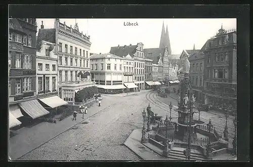 AK Lübeck, Marktplatz mit Denkmal