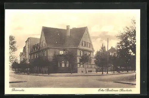 AK Diemitz, Strassenecke Berlinerstrasse / Breitestrasse mit Wohnhäusern