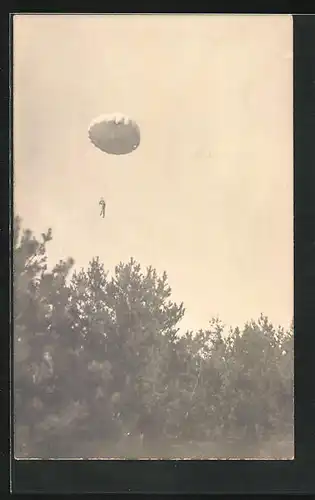 AK Fallschirmjäger am Fallschirm